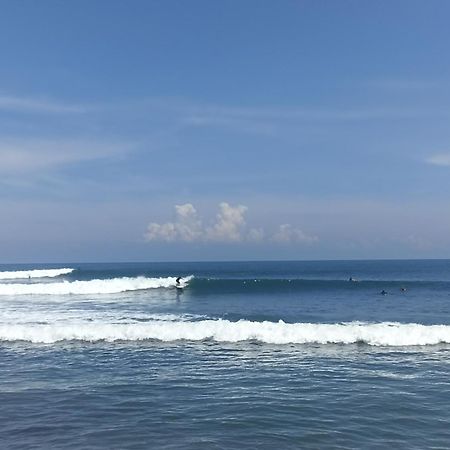 JembranaAyolah Surf House &Surf Campアパートメント エクステリア 写真