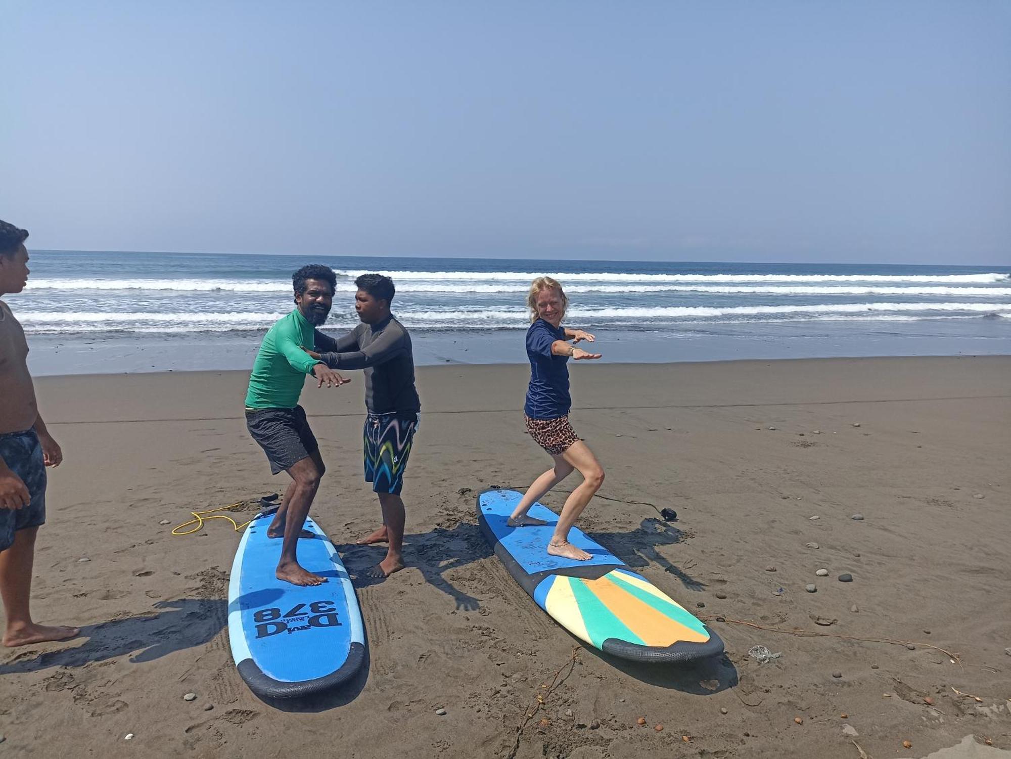 JembranaAyolah Surf House &Surf Campアパートメント エクステリア 写真