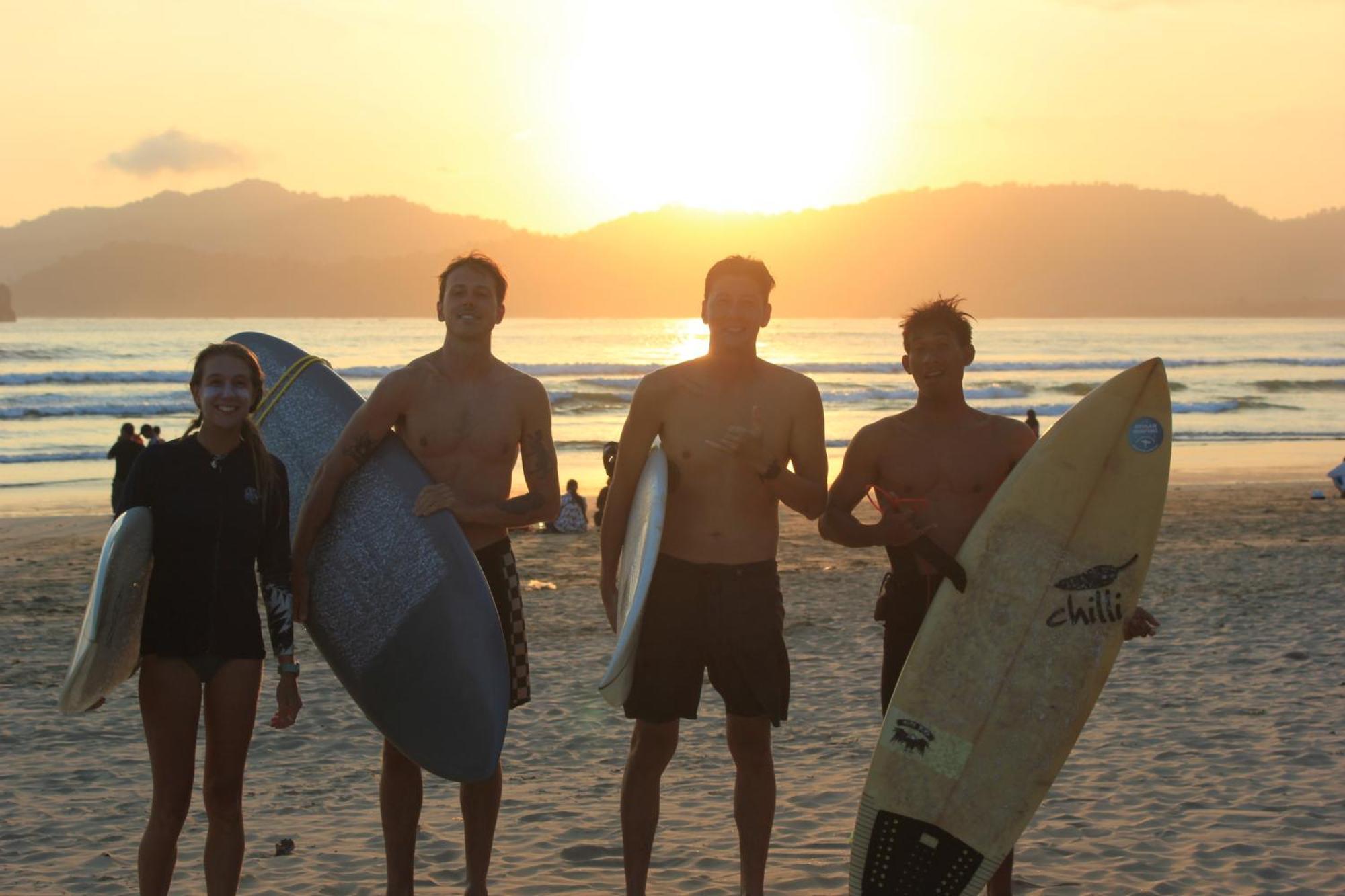 JembranaAyolah Surf House &Surf Campアパートメント エクステリア 写真