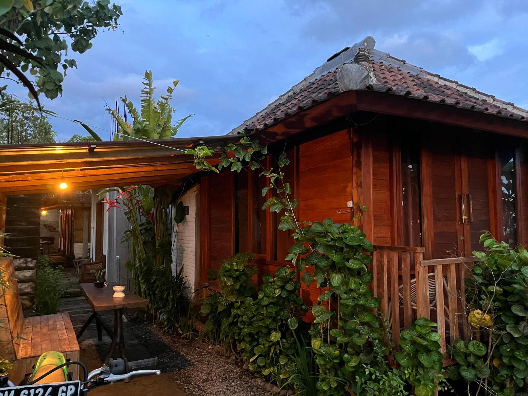 JembranaAyolah Surf House &Surf Campアパートメント エクステリア 写真
